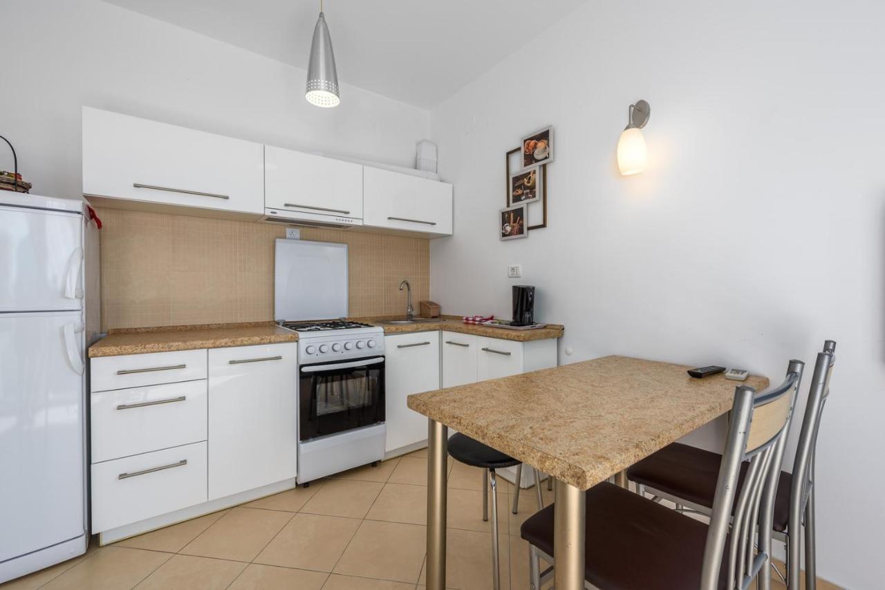 Flora House With Apartment Zambratija  Exterior foto